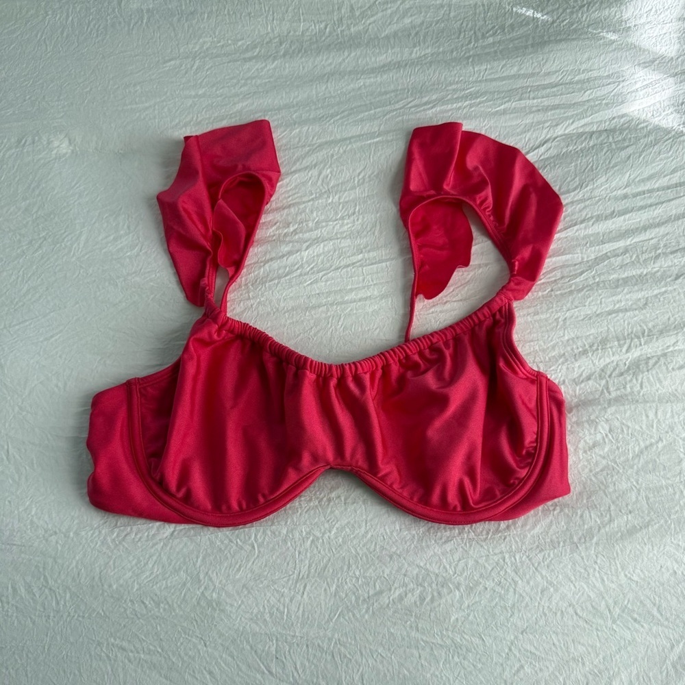 Abercrombie & Fitch Women’s Pink Ruffle Strap Underwire
Bikini Top Size XL